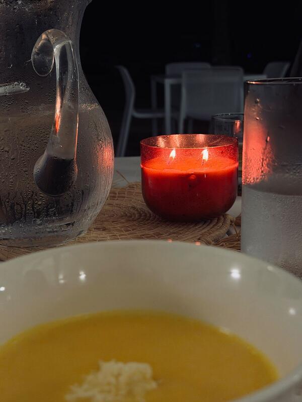 Cena a la luz de las velas