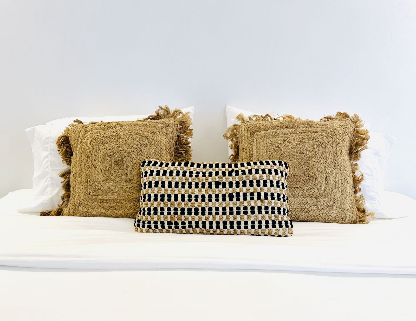 Cama con cojines de fibra natural